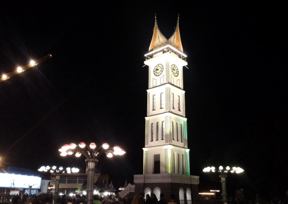 Mengenal Jam  Gadang  Ikon Kota Bukittinggi Kembaran Big  