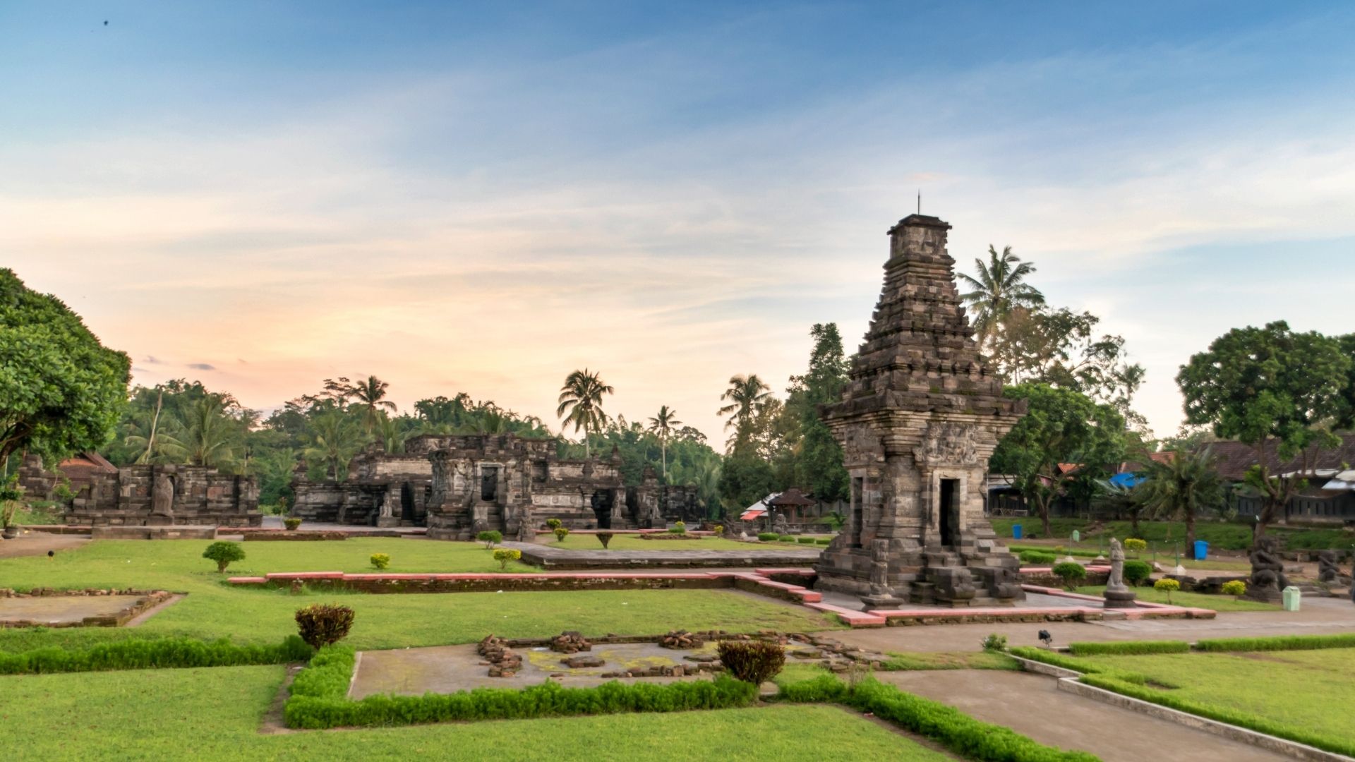 Kisah Romantisme pada Candi-Candi di Jawa Timur | Atourin Blog
